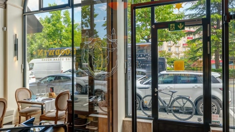 Upscale restaurant interior with bar and dining area — Stillmotion