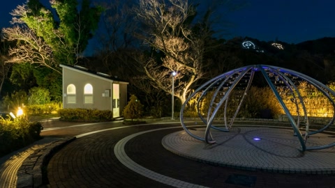 Night city overlook with illuminated sculpture — Stillmotion