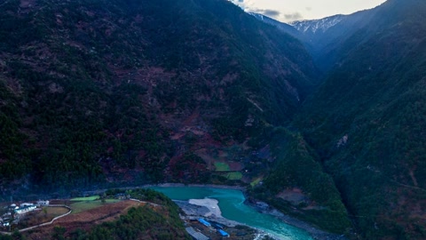 Mountain valley with river and village — Stillmotion