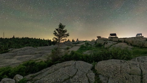 Starry night over rocky coast — Stillmotion