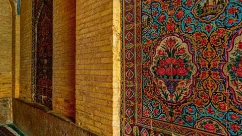 Ornate vaulted prayer hall — Stillmotion