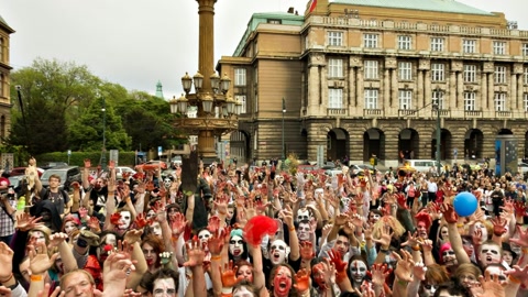 Crowded city plaza with costumed crowd — Stillmotion