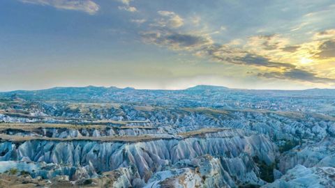 Eroded badlands landscape — Stillmotion