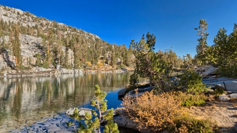 Alpine lake with rocky shoreline — Stillmotion