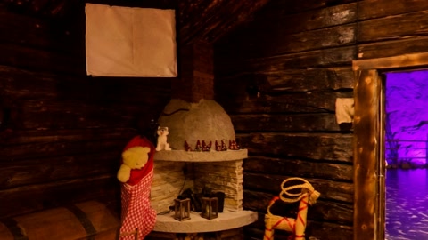 Santa in rustic cabin interior — Stillmotion
