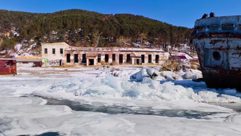 Frozen harbor with shipwrecks and ice — Stillmotion