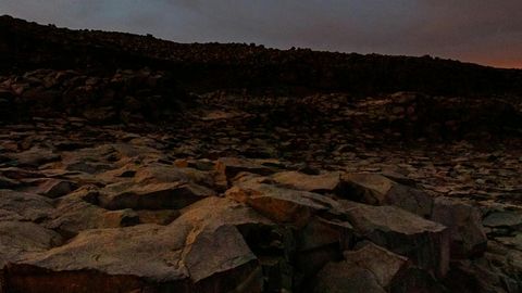 Rocky canyon waterfall at sunset — Stillmotion