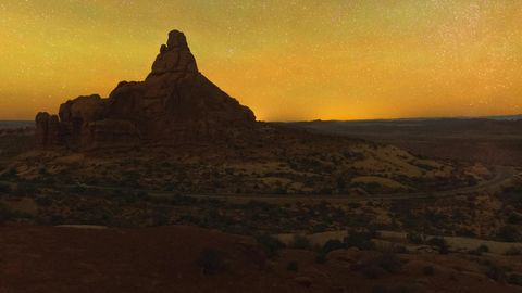 Rock arches in desert landscape — Stillmotion