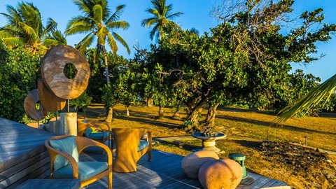 Beach house overlooking tropical shore — Stillmotion
