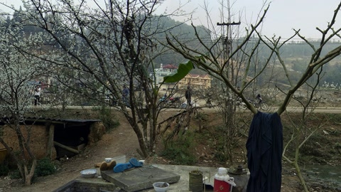 Rural slum with children and houses — Stillmotion