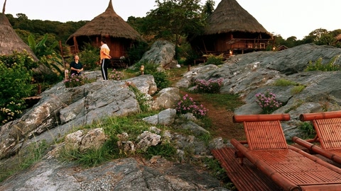 Coastal village with thatched huts — Stillmotion