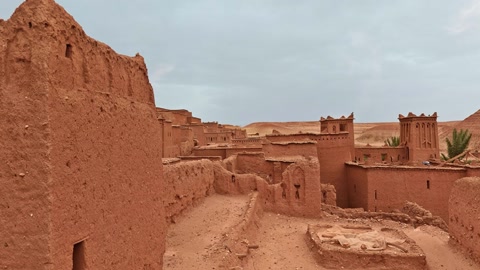 Mud-brick kasbah with towers — Stillmotion