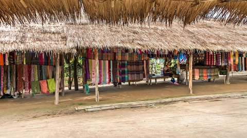 Covered market with colorful textiles — Stillmotion