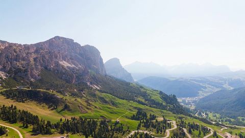 Mountain path through alpine peaks — Stillmotion