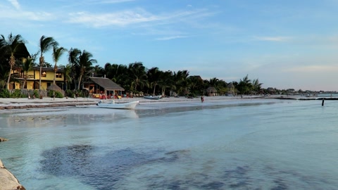 Calm lagoon at tropical beach — Stillmotion