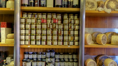Cheese shop interior with shelves — Stillmotion