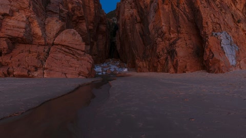 Rocky beach at sunset — Stillmotion