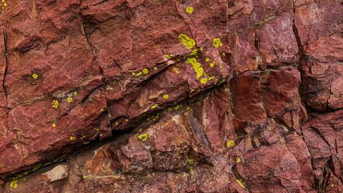 Rocky canyon cliffs under clouds — Stillmotion