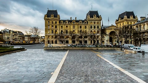 Cathedral square under cloudy skies — Stillmotion