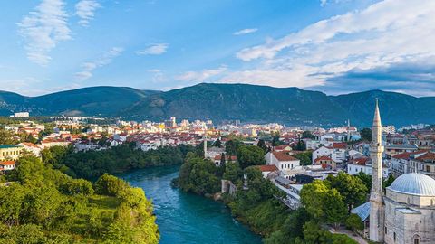 River village below mountains — Stillmotion
