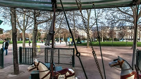 Carousel horses in a garden park — Stillmotion