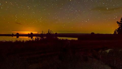 Starry night sky over dark landscape — Stillmotion