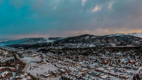 Snowy mountain town and ski slopes — Stillmotion