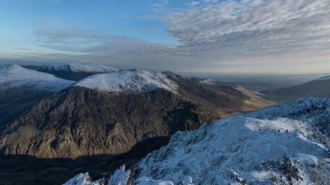 Snowy mountain ridges and valleys — Stillmotion