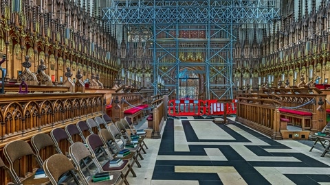 Gothic church interior with choir stalls — Stillmotion
