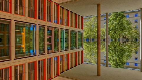 Circular mezzanine in modern atrium — Stillmotion