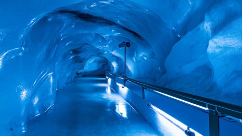 Ice tunnel aquarium walkway — Stillmotion