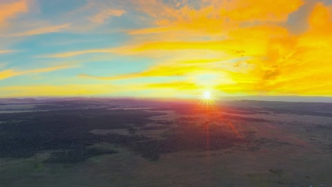 Sunset over rolling green plains — Stillmotion