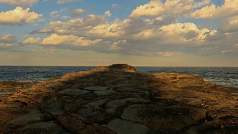 Rocky coast at sunset — Stillmotion