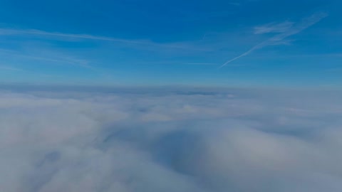 Sky above foggy clouds — Stillmotion