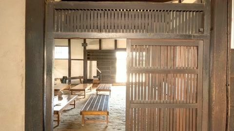 Traditional interior with wooden sliding doors — Stillmotion