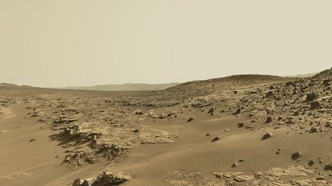 Rocky desert landscape under clear sky — Stillmotion