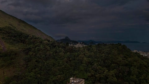 City and mountains at dusk — Stillmotion