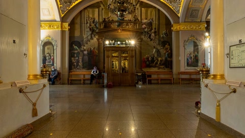 Ornate church interior with gilded icons — Stillmotion