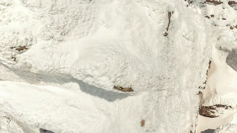 Snow covered mountain summit — Stillmotion