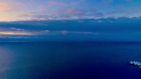 Snowy coastal mountains at sunset — Stillmotion
