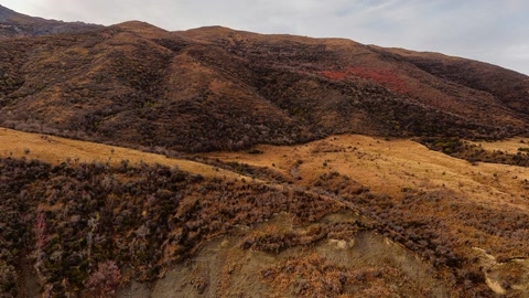 Cloudy mountain valley with winding river — Stillmotion