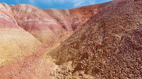 Colorful badlands hills under blue sky — Stillmotion