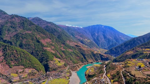 Mountain valley with river and terraces — Stillmotion