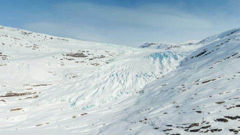 Snowy ice shelf and frozen mountains — Stillmotion