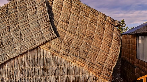 Thatched lakeside huts at sunset — Stillmotion
