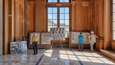 Grand entrance hall with tall windows — Stillmotion