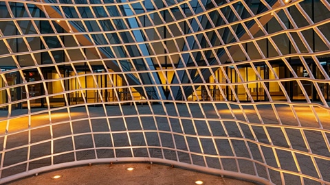 Curved metal lattice atrium — Stillmotion