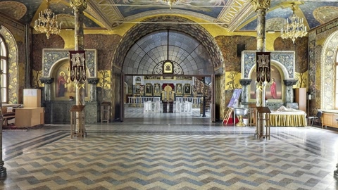 Ornate throne room with frescoed walls — Stillmotion