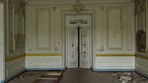 Abandoned ornate throne room — Stillmotion