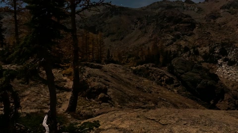 Night campsite in rocky mountains — Stillmotion